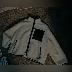 BLACK AND WHITE sweater/coat